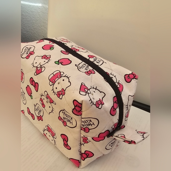 Hello Kitty 100% Cotton Handmade Makeup Cosmetic Or Toiletry Bag - Picture 2 of 3
